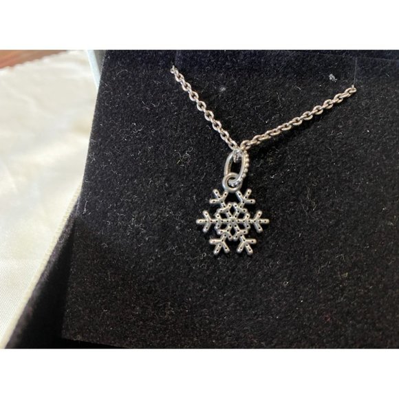 Pandora - Picture 2 of 10